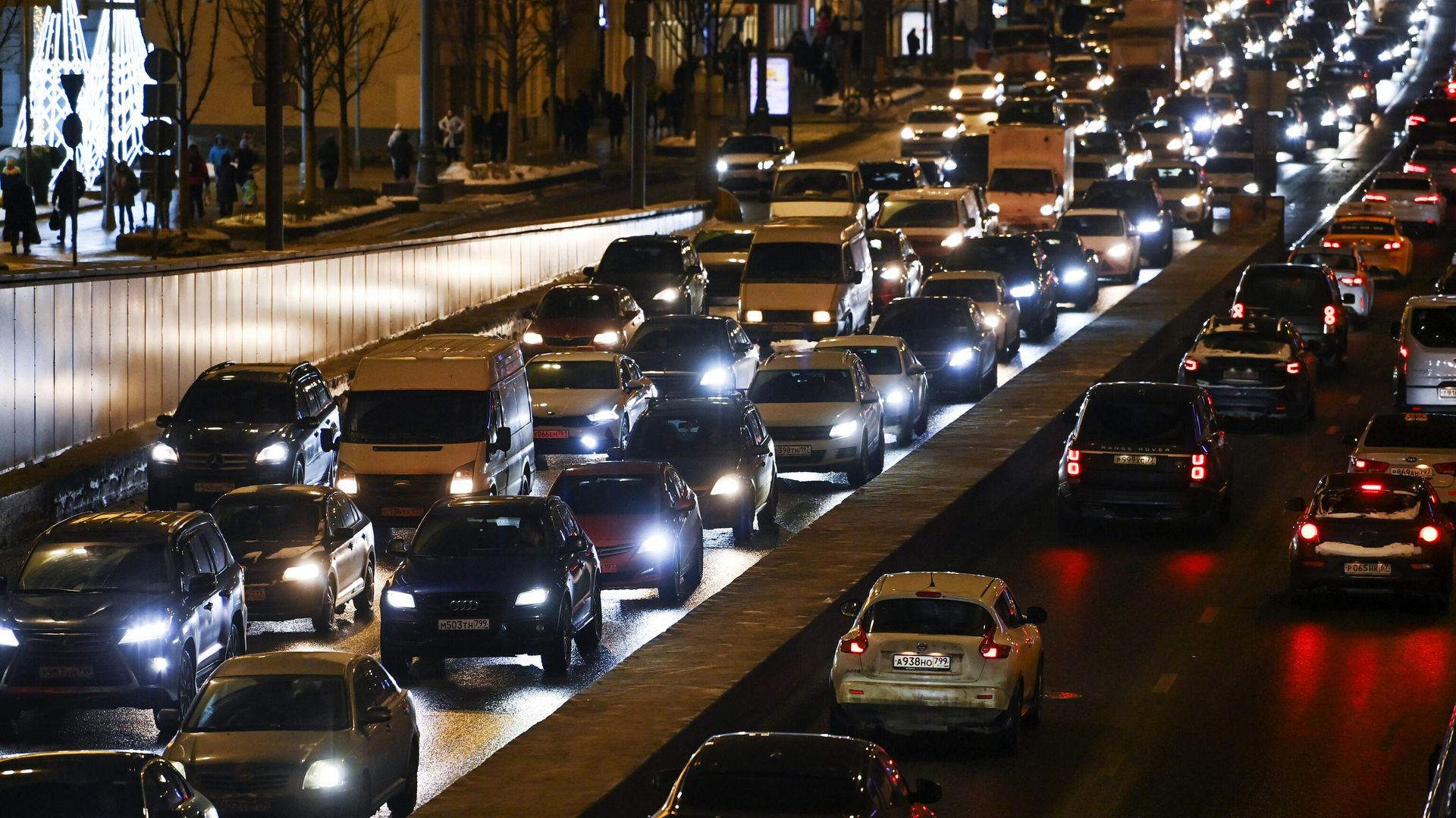 Автомобили стоят в пробке в Москве Автомобили стоят в пробке в Москве - РИА Новости, 1920, 31.10.2022