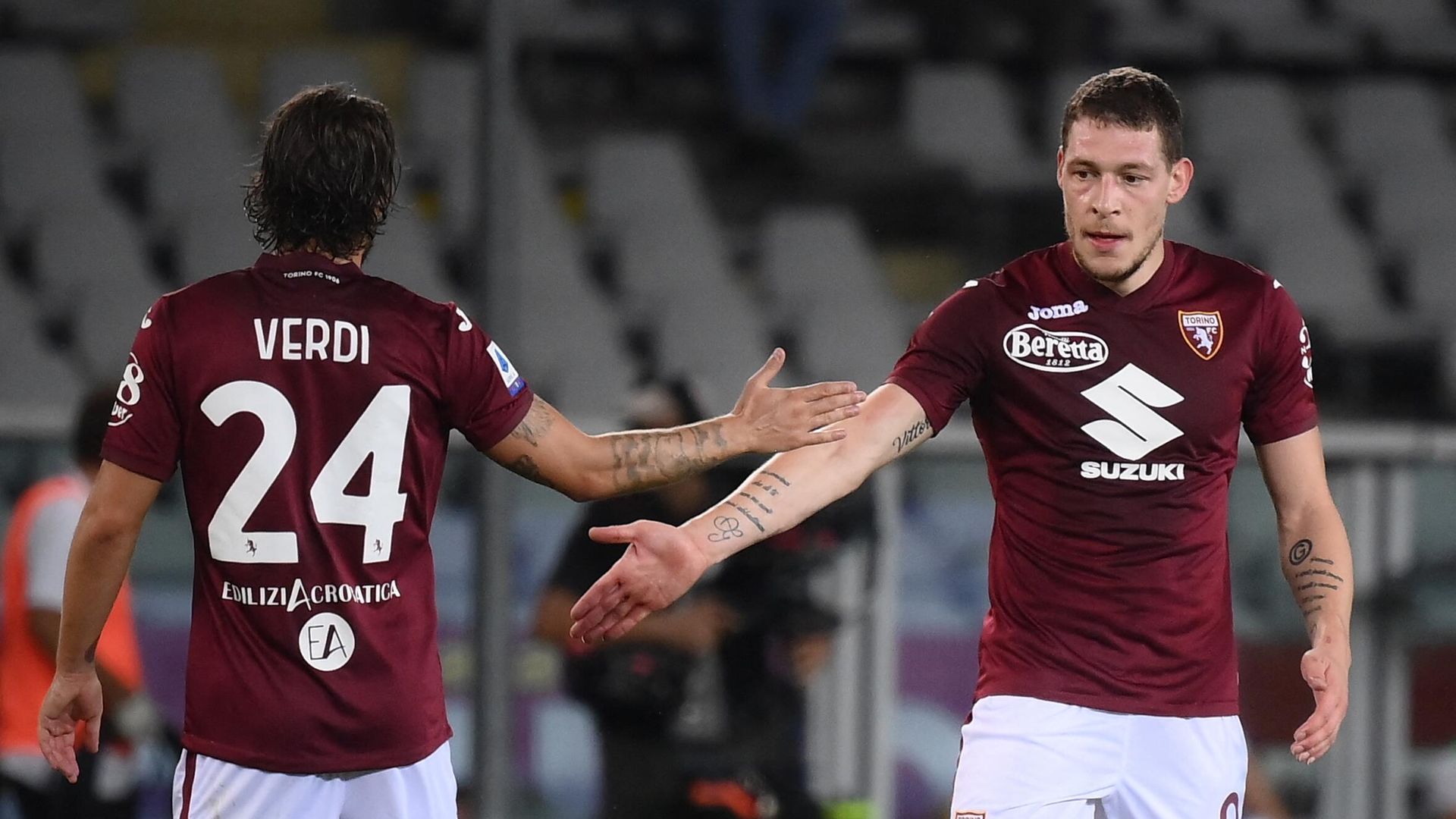 Torino's Italian forward Andrea Belotti celebrates with teammates during the Italian Serie A football match Torino vs Atalanta Bergamo at the Grande Torino Stadium in Turin on August 21, 2021. (Photo by MARCO BERTORELLO / AFP) Torino's Italian forward Andrea Belotti celebrates with teammates during the Italian Serie A football match Torino vs Atalanta Bergamo at the Grande Torino Stadium in Turin on August 21, 2021. (Photo by MARCO BERTORELLO / AFP) - РИА Новости, 1920, 25.12.2021