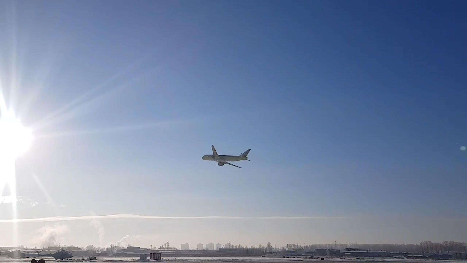 Первый полет российского самолета МС-21-300 с крылом из российских композитов Первый полет российского самолета МС-21-300 с крылом из российских композитов - РИА Новости, 1920, 25.12.2021