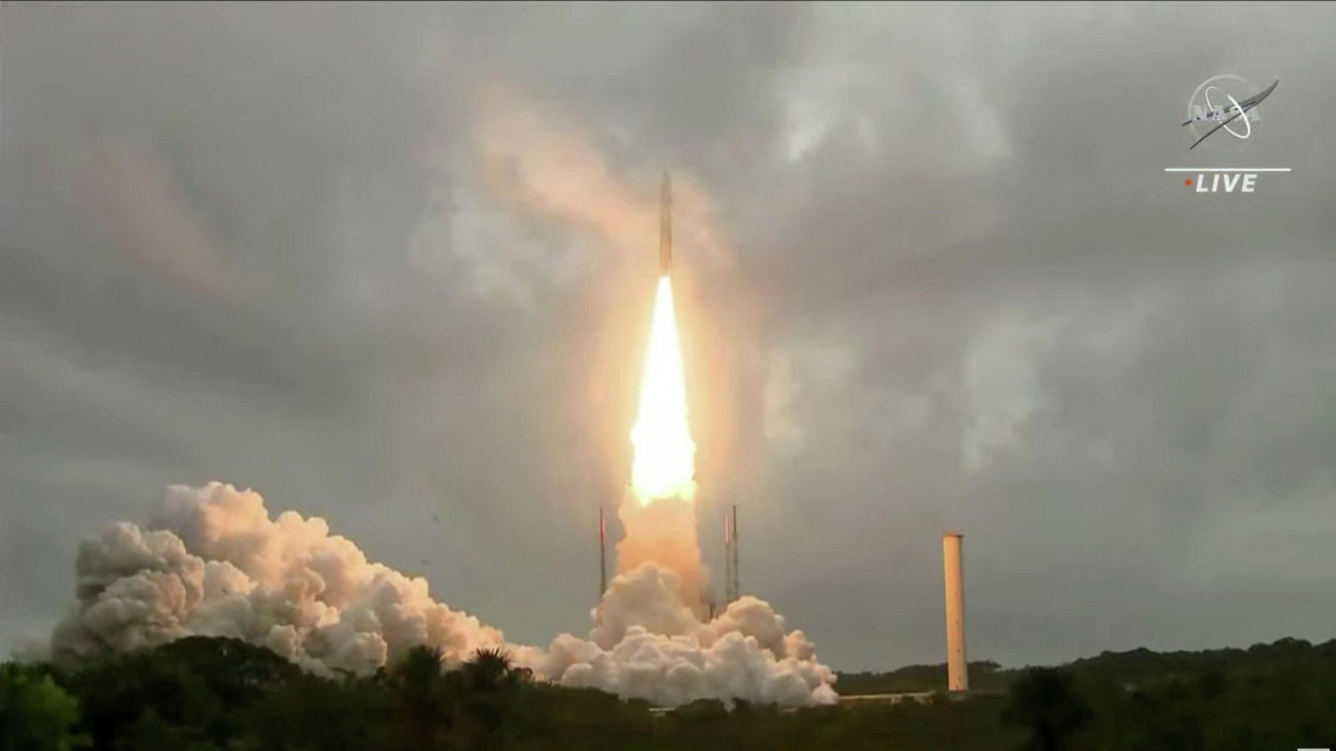 Запуск ракеты-носителя Ariane 5 с космическим телескопом Джеймс Уэбб со стартовой площадки космодрома Куру Запуск ракеты-носителя Ariane 5 с космическим телескопом Джеймс Уэбб со стартовой площадки космодрома Куру - РИА Новости, 1920, 25.01.2022