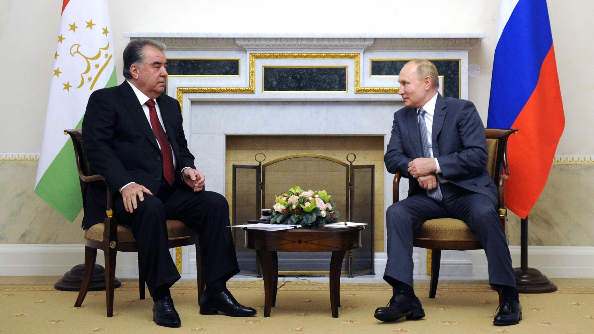 Президент РФ Владимир Путин и президент Таджикистана Эмомали Рахмон во время встречи - РИА Новости, 1920, 30.12.2021