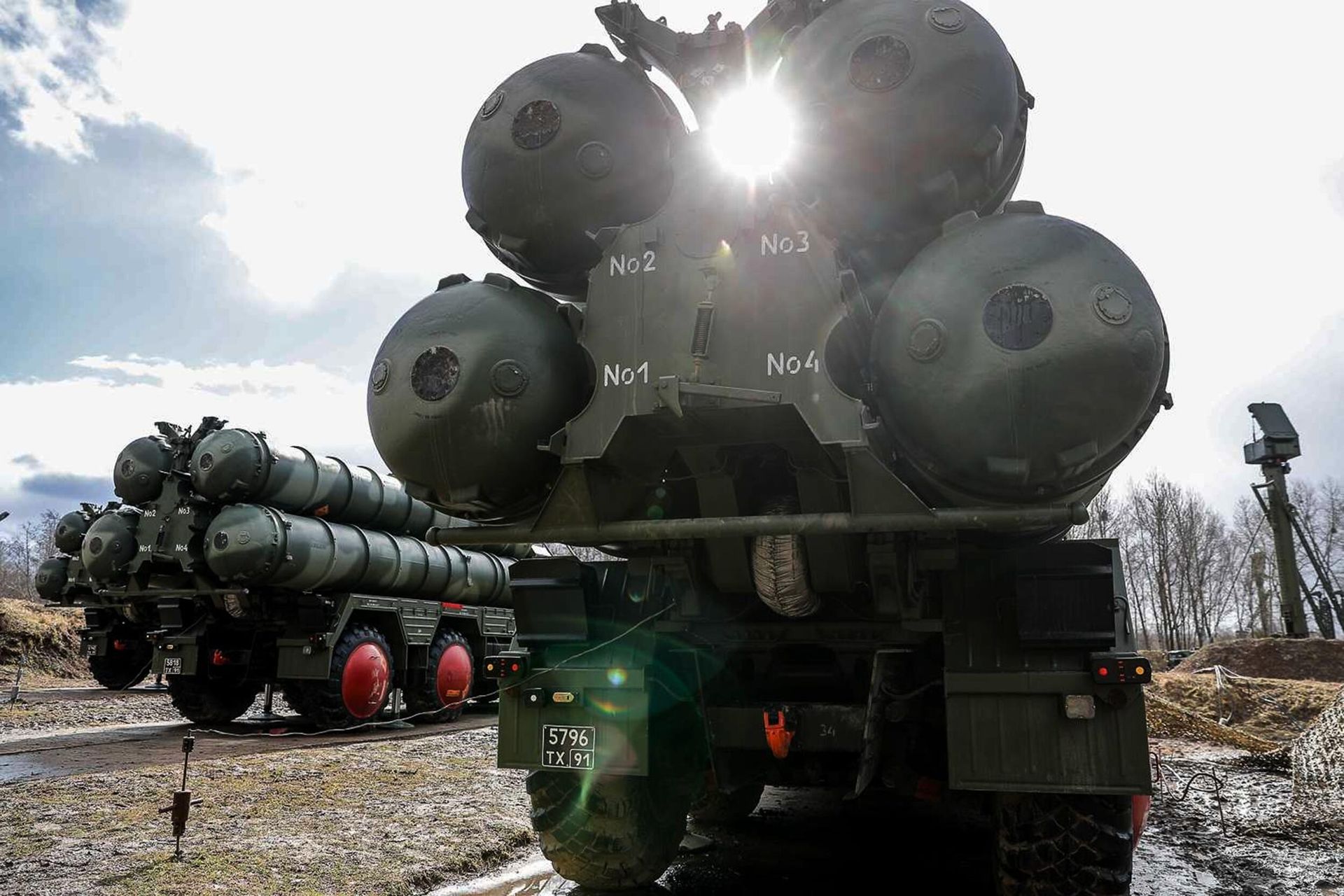 Боевые расчеты новейших зенитных ракетных систем С-400 Триумф Боевые расчеты новейших зенитных ракетных систем С-400 Триумф - РИА Новости, 1920, 27.02.2022