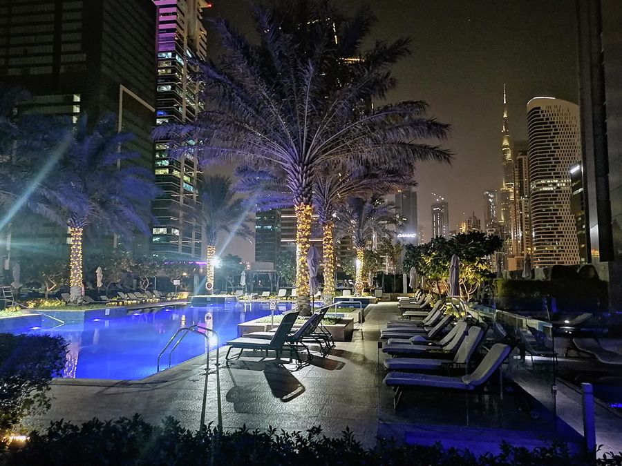 Бассейн в отеле JW Marriott Marquiz