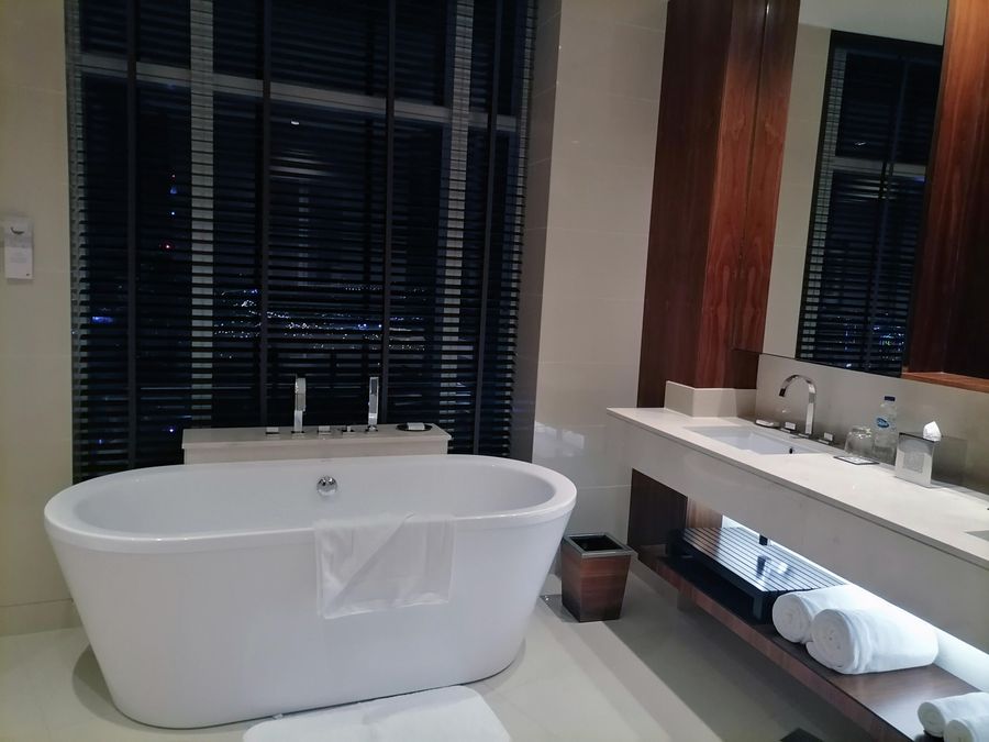Ванна в номере JW Marriott Marquiz