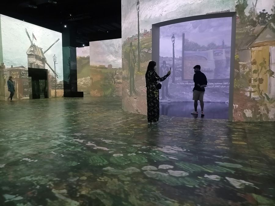 Посетители в Infinity des Lumieres
