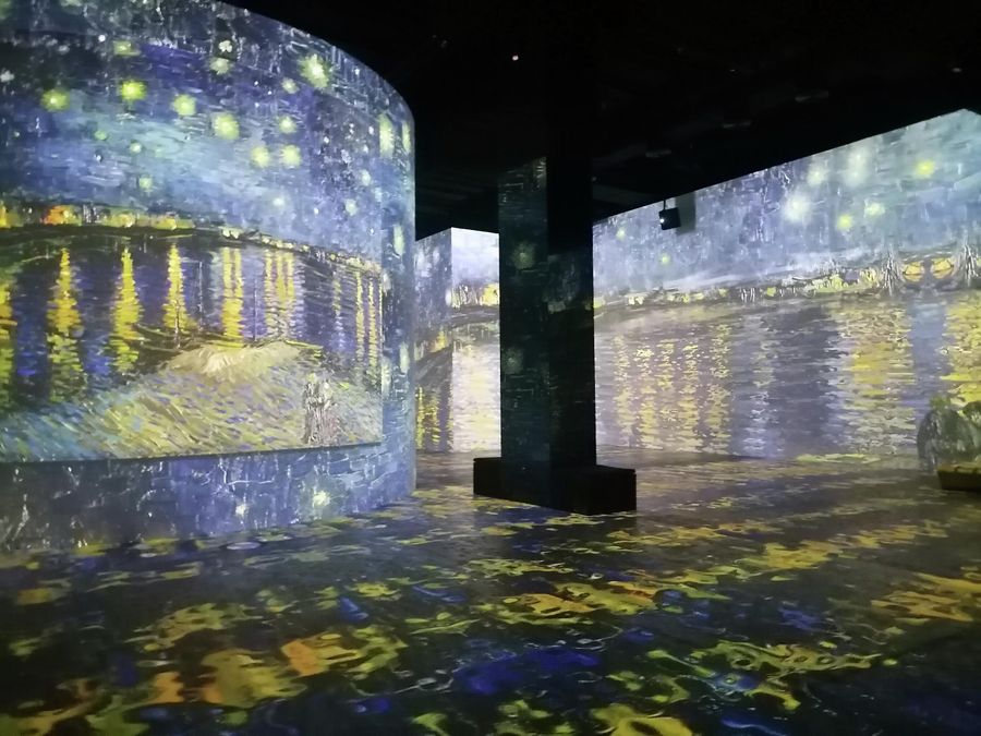 Проекции в Infinity des Lumieres