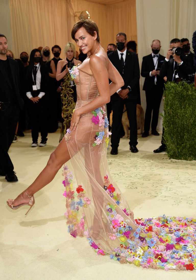 Модель Ирина Шейк на балу Института костюма Met Gala в Нью-Йорке Модель Ирина Шейк на балу Института костюма Met Gala в Нью-Йорке