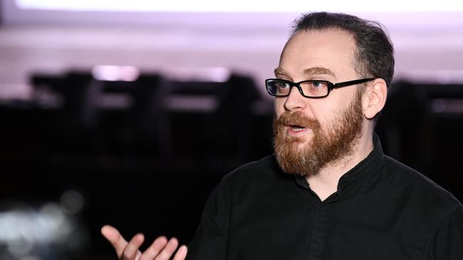 Режиссёр спектакля Lё Тартюф. Комедия Юрий Муравицкий дает интервью журналистам перед началом спектакля в Московском театре на Таганке. Режиссёр спектакля Lё Тартюф. Комедия Юрий Муравицкий дает интервью журналистам перед началом спектакля в Московском театре на Таганке.