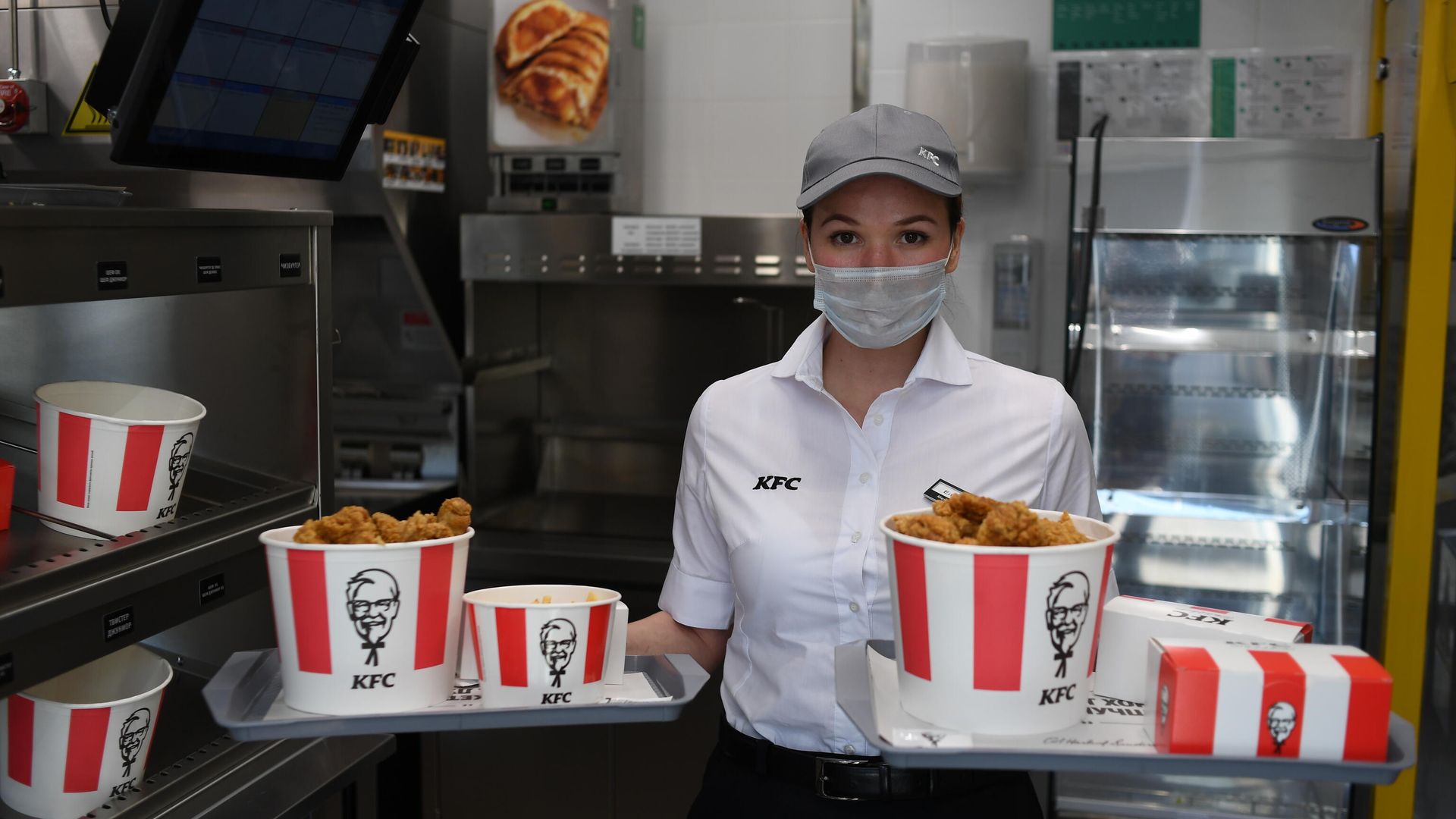Сотрудница компании KFC Сотрудница компании KFC - РИА Новости, 1920, 07.12.2022