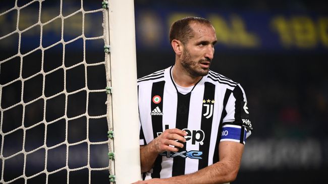 Juventus' Italian defender Giorgio Chiellini looks on during the Italian Serie A football match between Hellas Verona and Juventus on October 30, 2021 at the Bentegodi stadium in Verona. (Photo by Marco BERTORELLO / AFP)