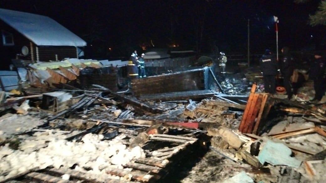 На месте пожара в поселке Туголесский Бор городского округа Шатура На месте пожара в поселке Туголесский Бор городского округа Шатура - РИА Новости, 1920, 02.01.2022
