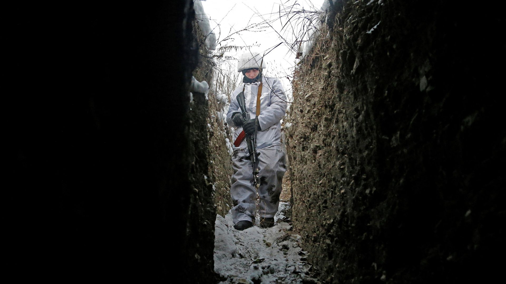 Боец ЛНР на линии соприкосновения в поселке Фрунзе Луганской области - РИА Новости, 1920, 27.01.2022