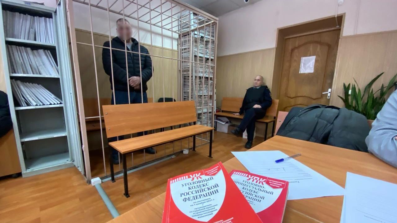 Мужчина, обвиняемый в отравлении алкоголем троих человек в Московской области Мужчина, обвиняемый в отравлении алкоголем троих человек в Московской области - РИА Новости, 1920, 04.01.2022