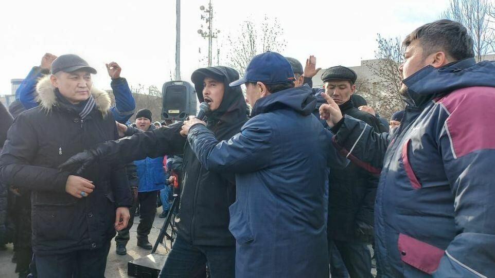 В Мангистауской области люди вышли на митинги из-за удорожания цен на газ В Мангистауской области люди вышли на митинги из-за удорожания цен на газ - РИА Новости, 1920, 04.01.2022