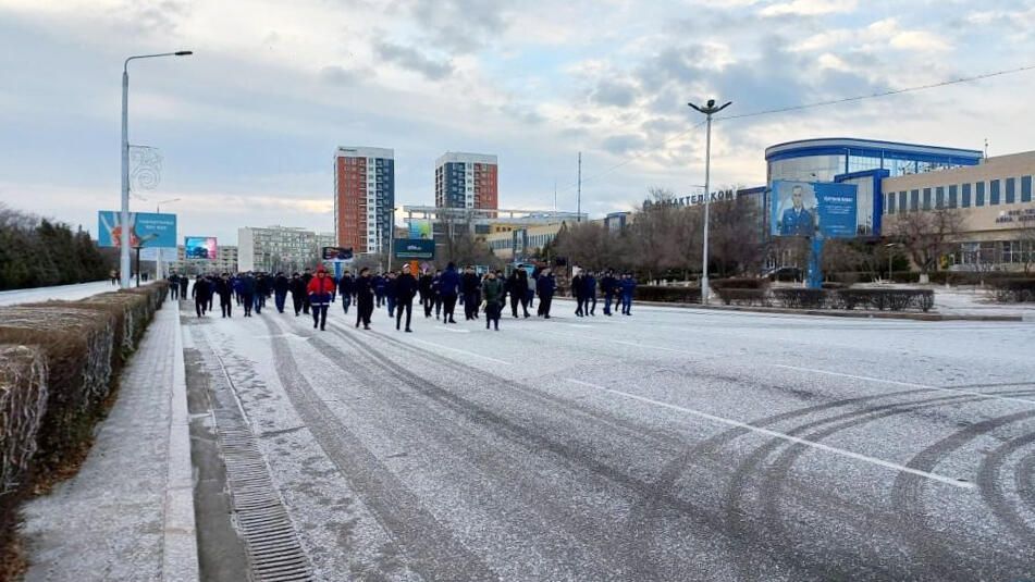 Митинг против повышения цен на газ на площади Ынтымак в Актау, Казахстан Митинг против повышения цен на газ на площади Ынтымак в Актау, Казахстан - РИА Новости, 1920, 09.01.2022