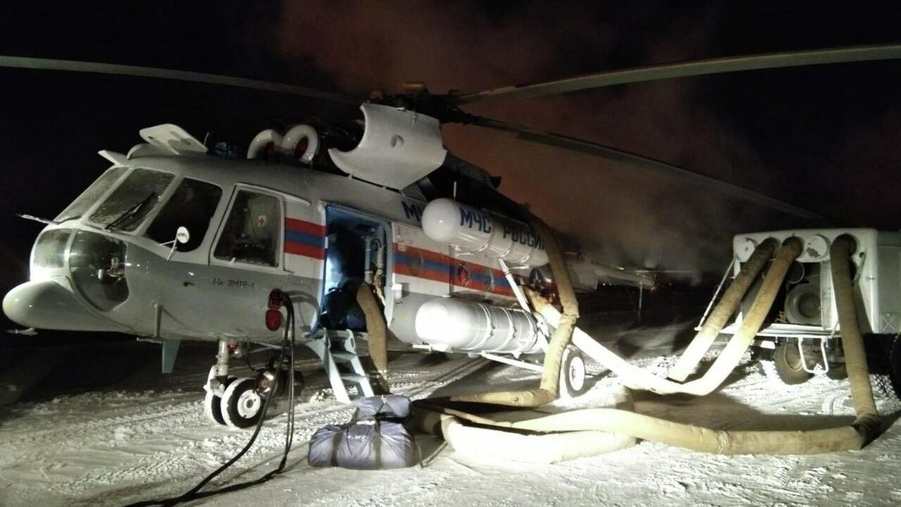 Вертолет МЧС во время подготовки к вылету на помощь экипажу судна Григорий Ловцов Вертолет МЧС во время подготовки к вылету на помощь экипажу судна Григорий Ловцов - РИА Новости, 1920, 04.01.2022