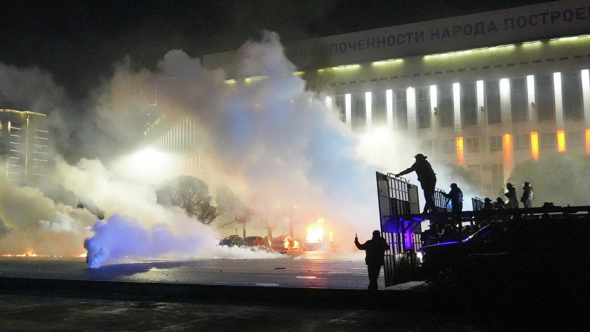 Сотрудники полиции во время акции протеста в Алма-Ате, Казахстан - РИА Новости, 1920, 07.01.2022