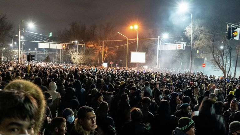 Участники акции протеста против повышения цен на газ в Алма-Ате, Казахстан Участники акции протеста против повышения цен на газ в Алма-Ате, Казахстан
