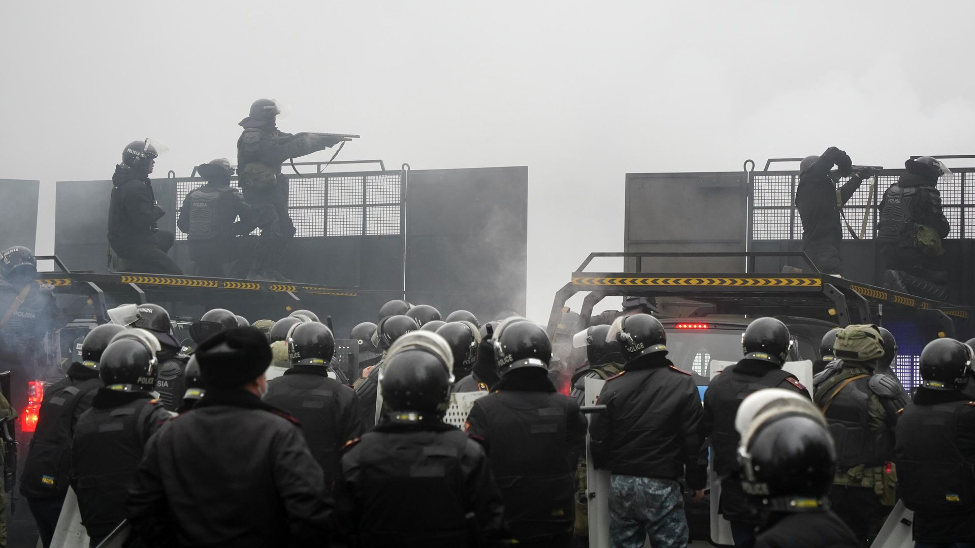 Сотрудники полиции во время акции протеста в Алма-Ате, Казахстан Сотрудники полиции во время акции протеста в Алма-Ате, Казахстан - РИА Новости, 1920, 05.01.2022
