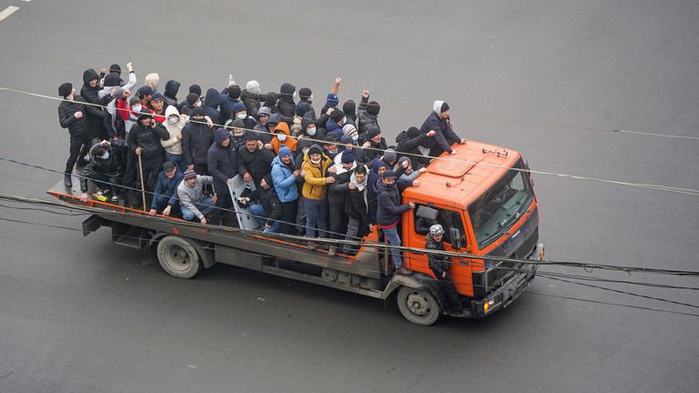 Участники акции протеста в Алма-Ате, Казахстан Участники акции протеста в Алма-Ате, Казахстан