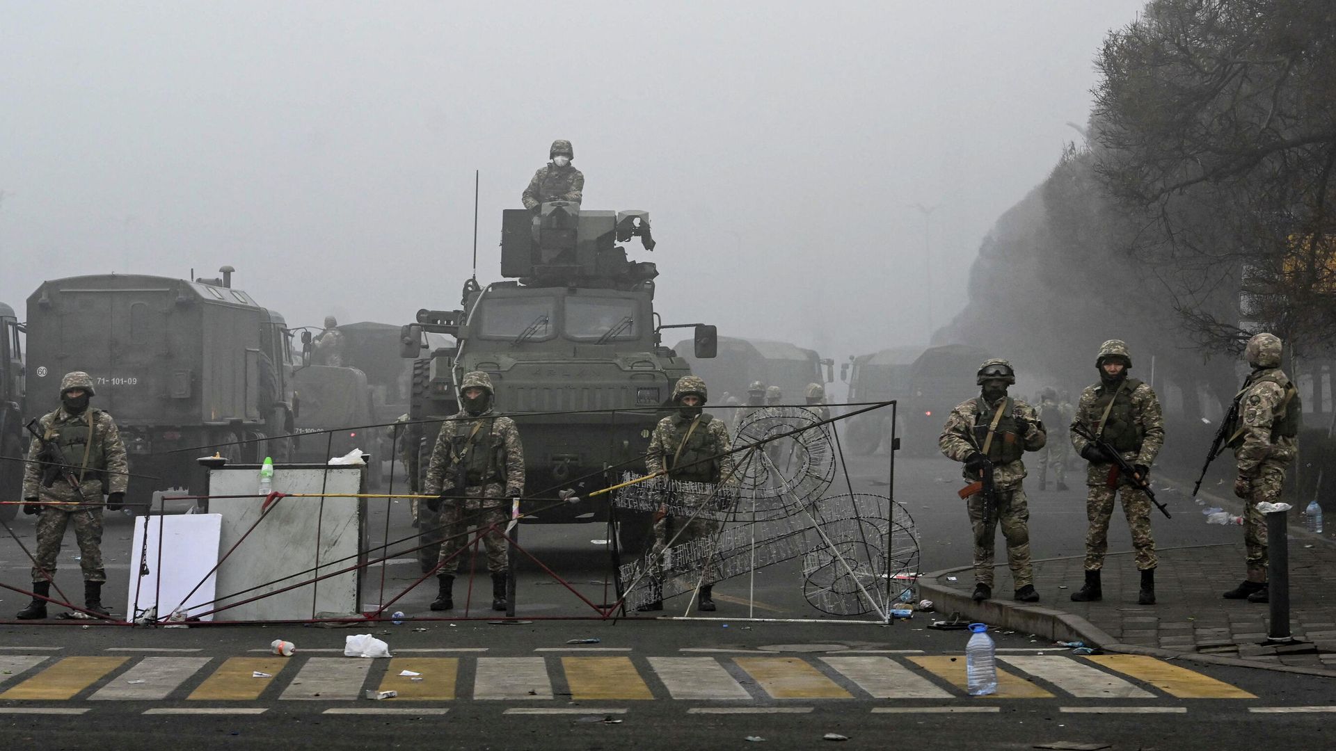 Военные на площади Республики в Алма-Ате, Казахстан Военные на площади Республики в Алма-Ате, Казахстан - РИА Новости, 1920, 06.01.2022