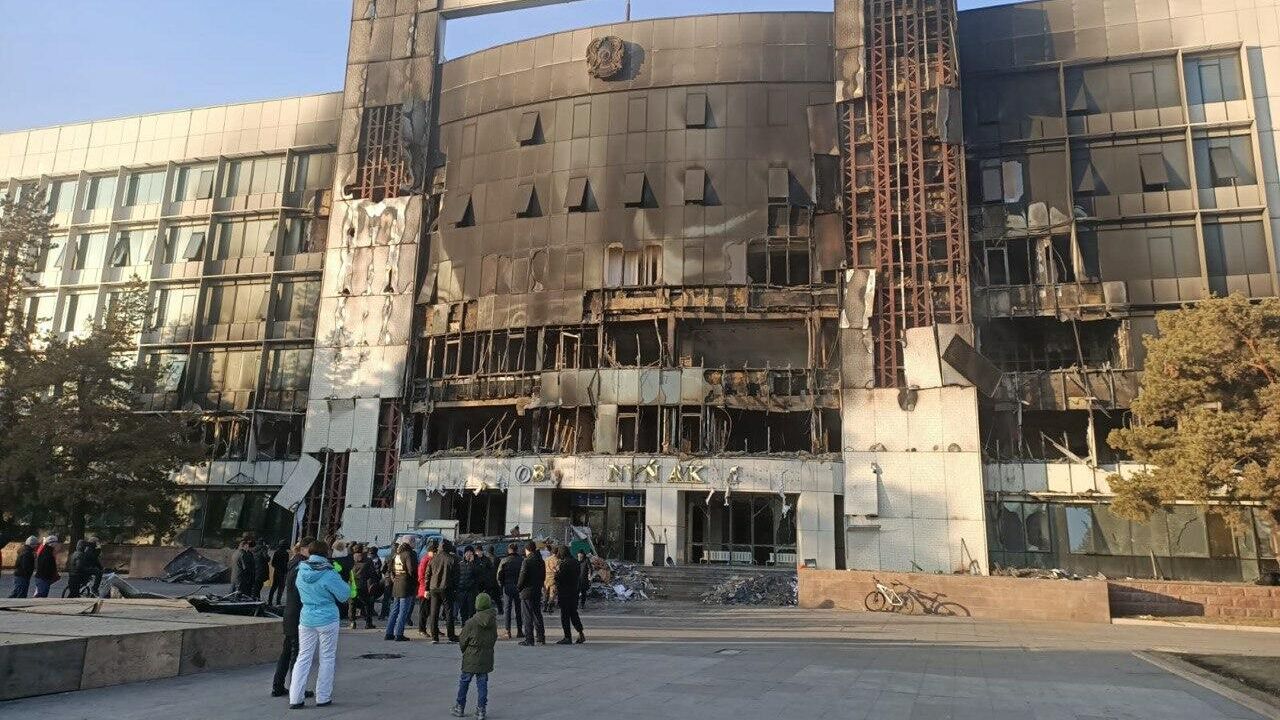 Сгоревшее здание акимата города Талдыкоргана Сгоревшее здание акимата города Талдыкоргана - РИА Новости, 1920, 07.01.2022