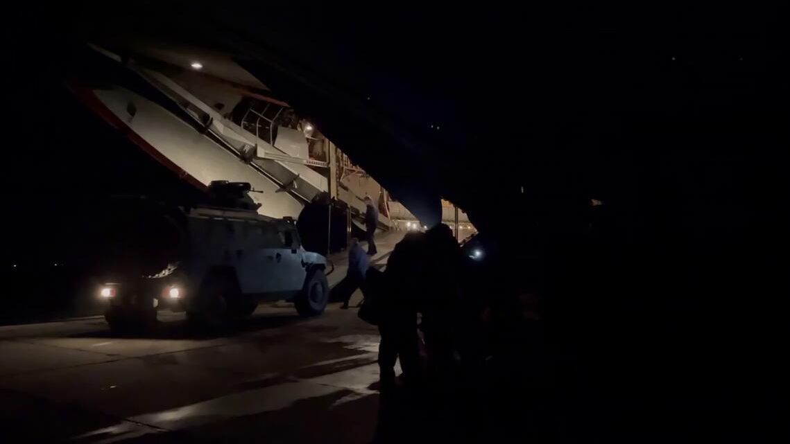 Прибытие российских подразделений из состава миротворческих сил ОДКБ в Казахстан Прибытие российских подразделений из состава миротворческих сил ОДКБ в Казахстан - РИА Новости, 1920, 07.01.2022