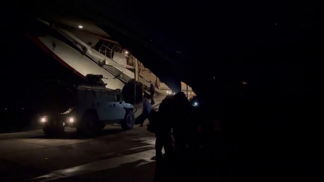 Прибытие российских подразделений из состава миротворческих сил ОДКБ в Казахстан. Скриншот видео
