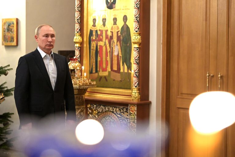 Президент России Владимир Путин посетил Рождественское богослужение