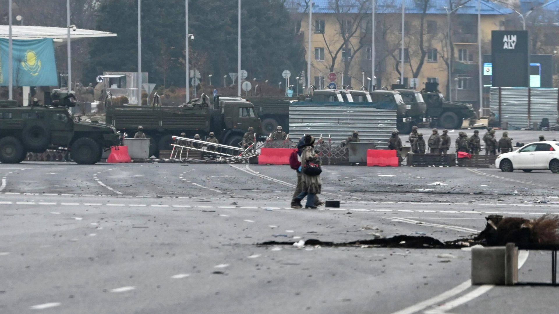 Военные на площади в центре Алма-Аты, Казахстан Военные на площади в центре Алма-Аты, Казахстан - РИА Новости, 1920, 08.01.2022