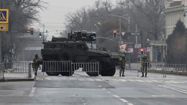 Военные на блок-посту, Казахстан