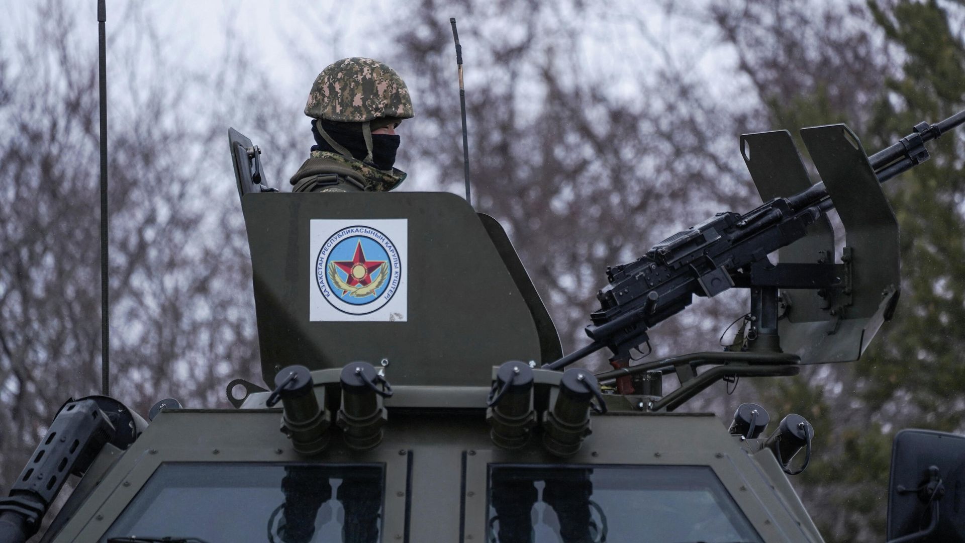 Военный на блок-посту в Нур-Султане, Казахстан Военный на блок-посту в Нур-Султане, Казахстан - РИА Новости, 1920, 09.01.2022