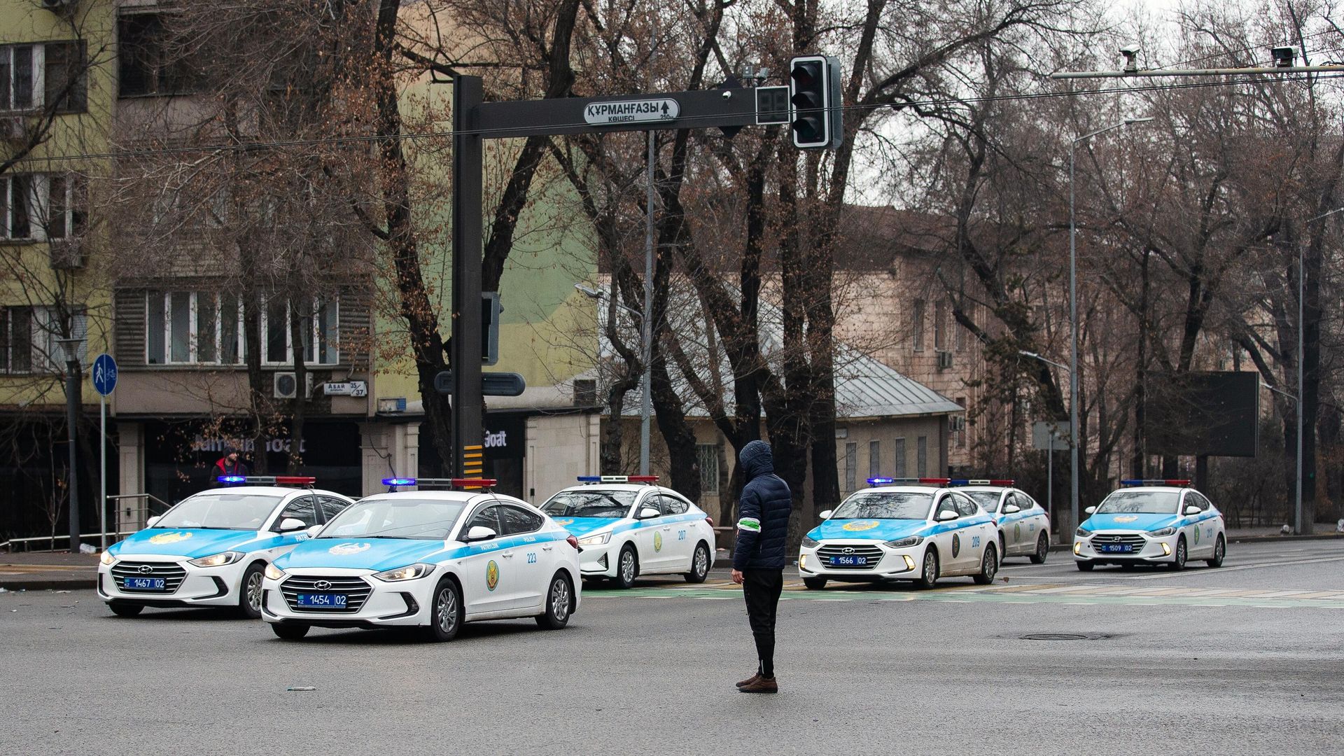 Автомобили полиции в центре Алма-Аты Автомобили полиции в центре Алма-Аты - РИА Новости, 1920, 09.01.2022