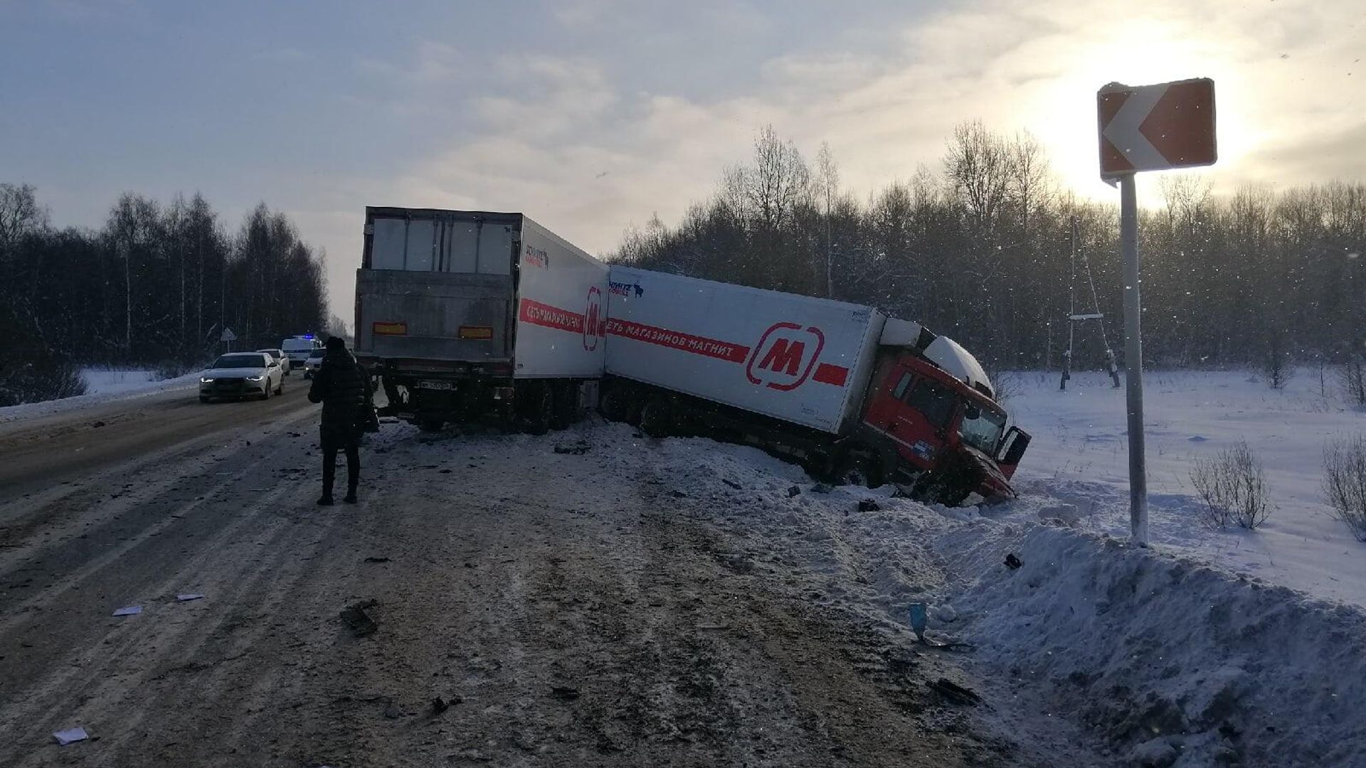 На месте ДТП на трассе Иваново - Ярославль На месте ДТП на трассе Иваново - Ярославль - РИА Новости, 1920, 08.01.2022