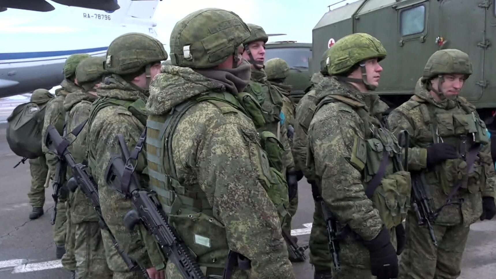 Личный состав миротворческих сил ОДКБ на аэродроме в Алма-Ате Личный состав миротворческих сил ОДКБ на аэродроме в Алма-Ате - РИА Новости, 1920, 09.01.2022