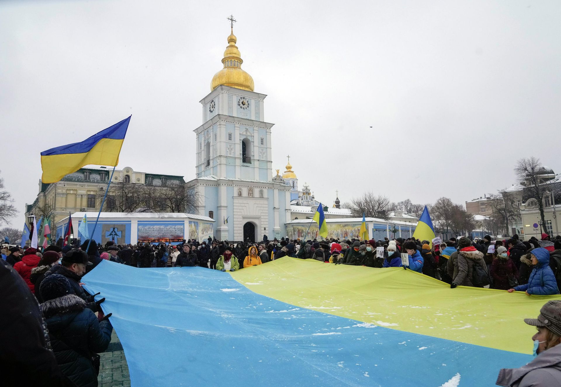Митинг с призывом к мировым лидерам не допустить капитуляции Украины на переговорах РФ и США на Михайловской площади в Киеве, Украина  - РИА Новости, 1920, 15.10.2025