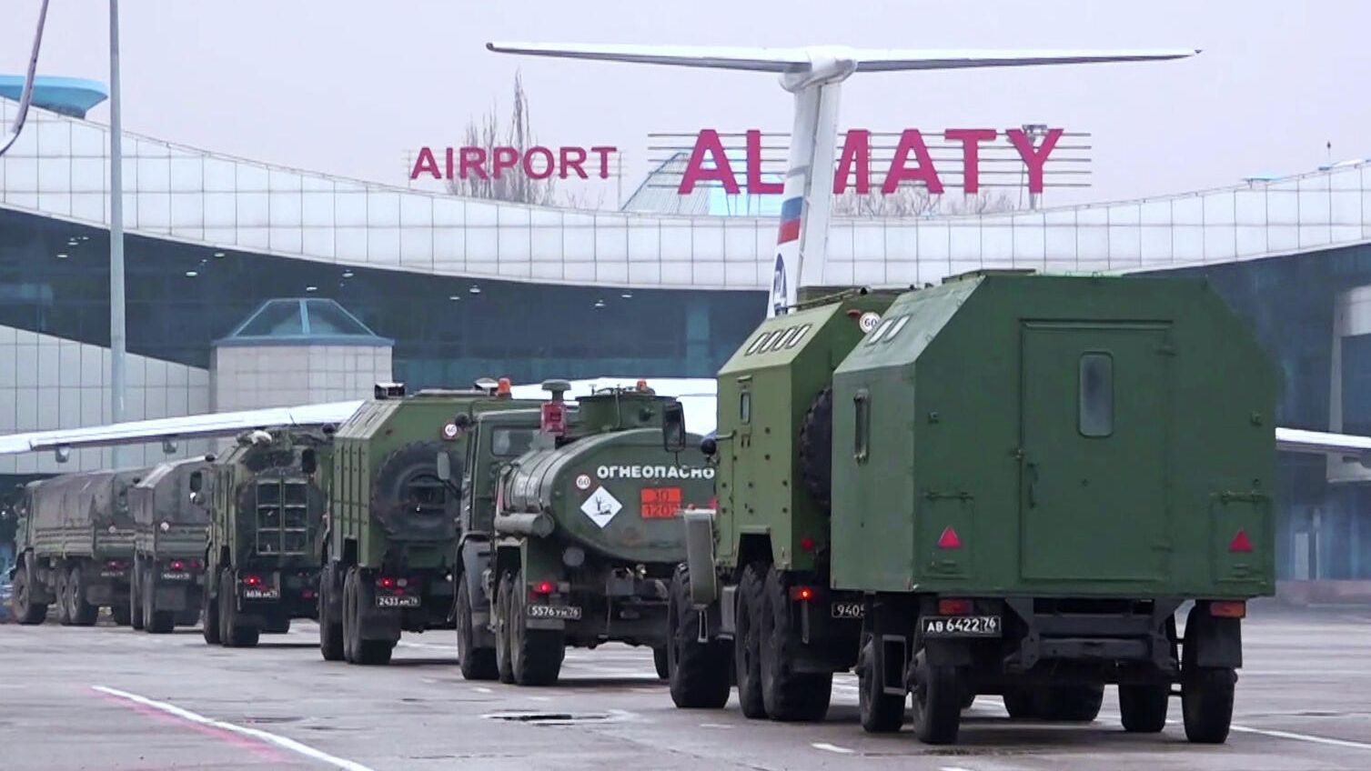 Военная техника российской части миротворческих сил ОДКБ на аэродроме в Алма-Ате - РИА Новости, 1920, 10.01.2022