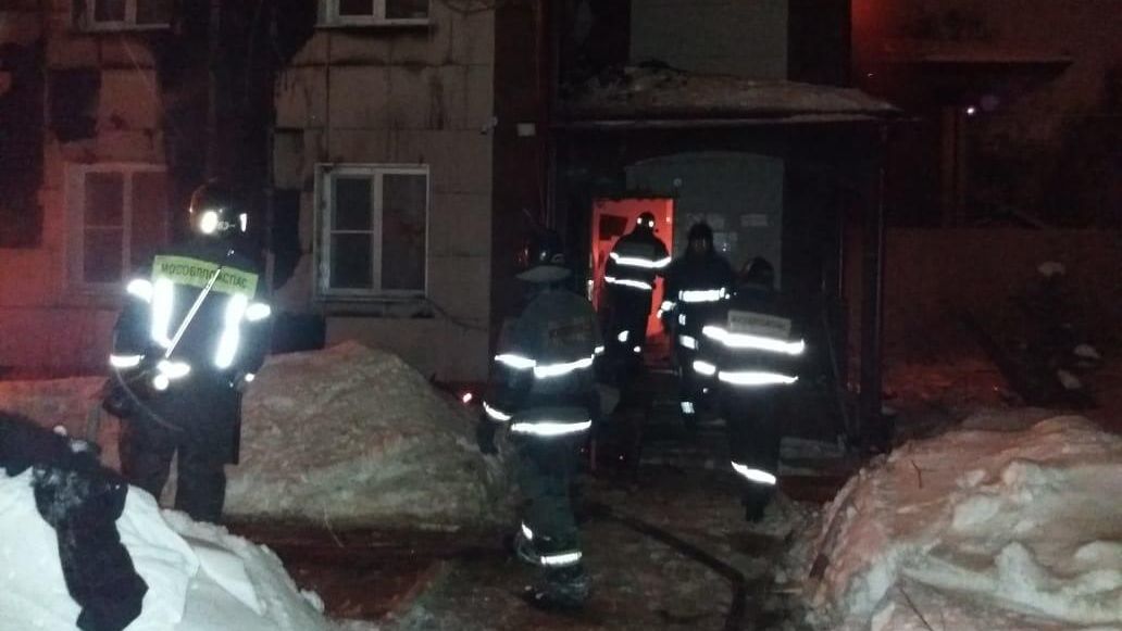 Сотрудники МЧС на месте пожара в доме престарелых в Пушкино, Московская область Сотрудники МЧС на месте пожара в доме престарелых в Пушкино, Московская область - РИА Новости, 1920, 11.01.2022