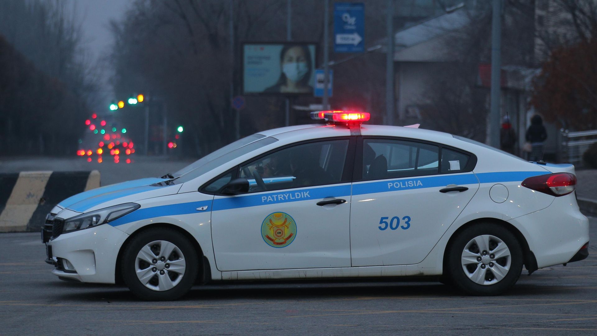 Полицейский автомобиль на одной из улиц в Алма-Ате Полицейский автомобиль на одной из улиц в Алма-Ате - РИА Новости, 1920, 17.03.2024