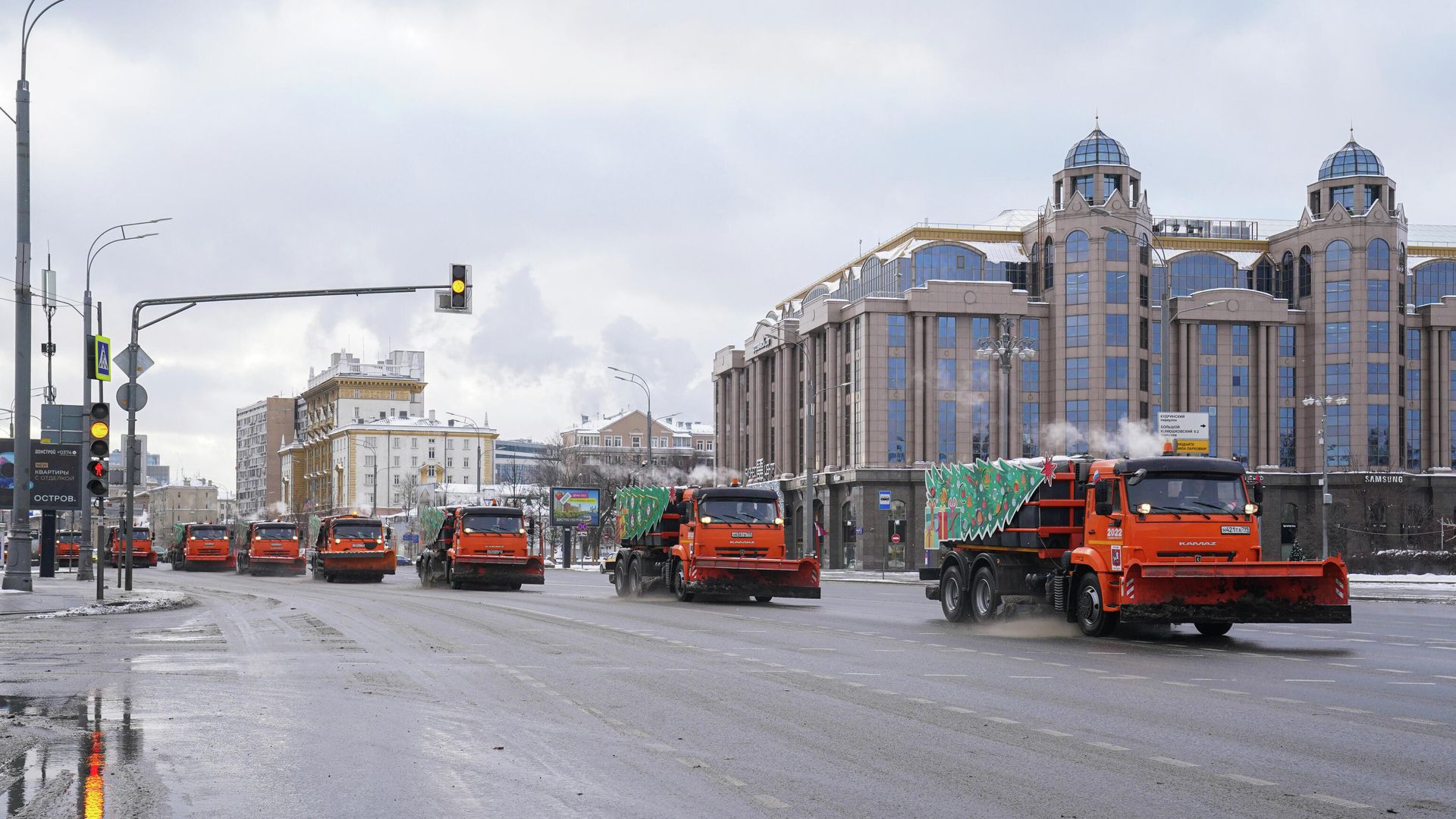 Уборка снега в Москве Уборка снега в Москве - РИА Новости, 1920, 13.01.2022