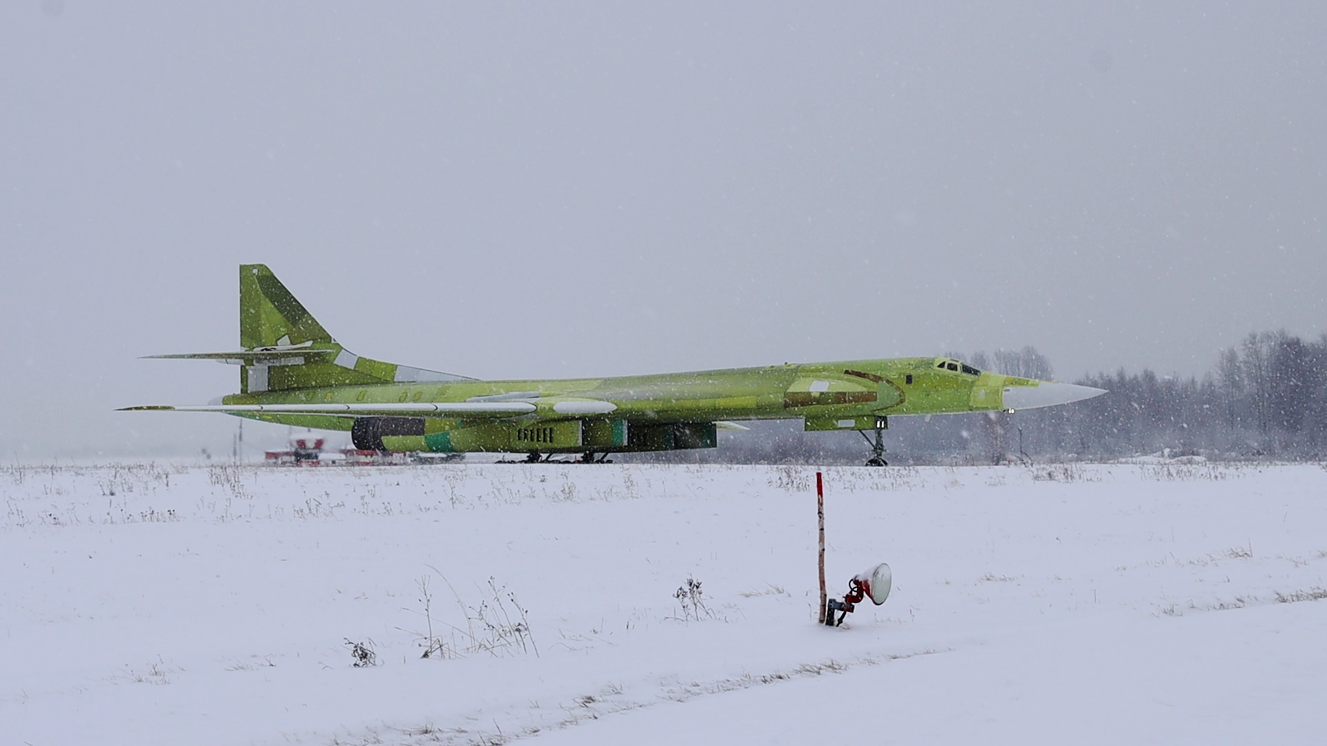 Стратегический сверхзвуковой бомбардировщик-ракетоносец Ту-160М совершил первый полет Стратегический сверхзвуковой бомбардировщик-ракетоносец Ту-160М совершил первый полет - РИА Новости, 1920, 12.01.2022