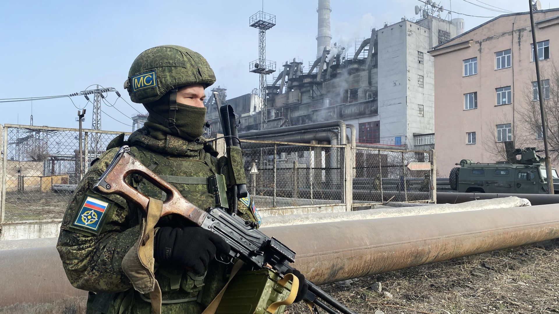 Военнослужащий из состава российского контингента миротворческих сил ОДКБ во время охраны ТЭЦ-3 в Алма-Ате Военнослужащий из состава российского контингента миротворческих сил ОДКБ во время охраны ТЭЦ-3 в Алма-Ате - РИА Новости, 1920, 13.01.2022