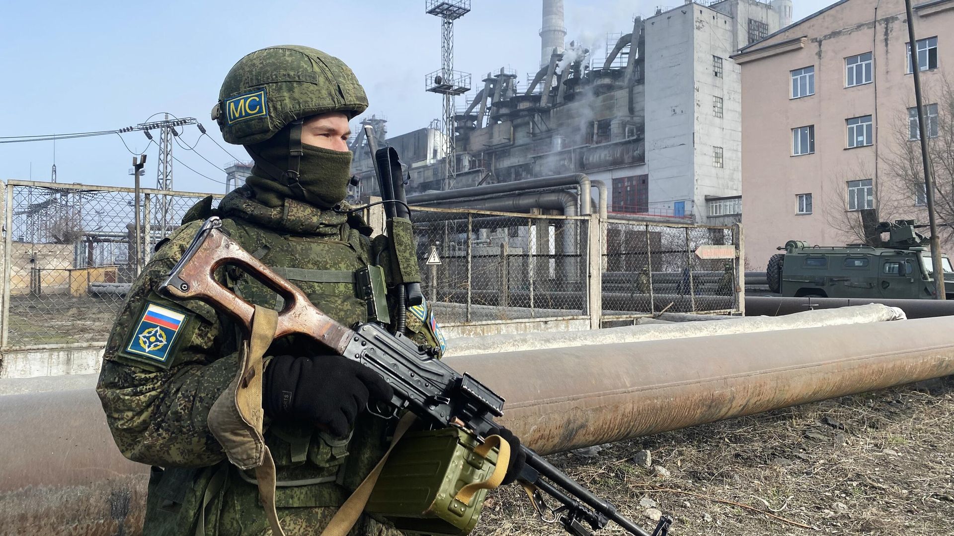 Военнослужащий из состава российского контингента миротворческих сил ОДКБ во время охраны ТЭЦ-3 в Алма-Ате Военнослужащий из состава российского контингента миротворческих сил ОДКБ во время охраны ТЭЦ-3 в Алма-Ате - РИА Новости, 1920, 29.01.2022