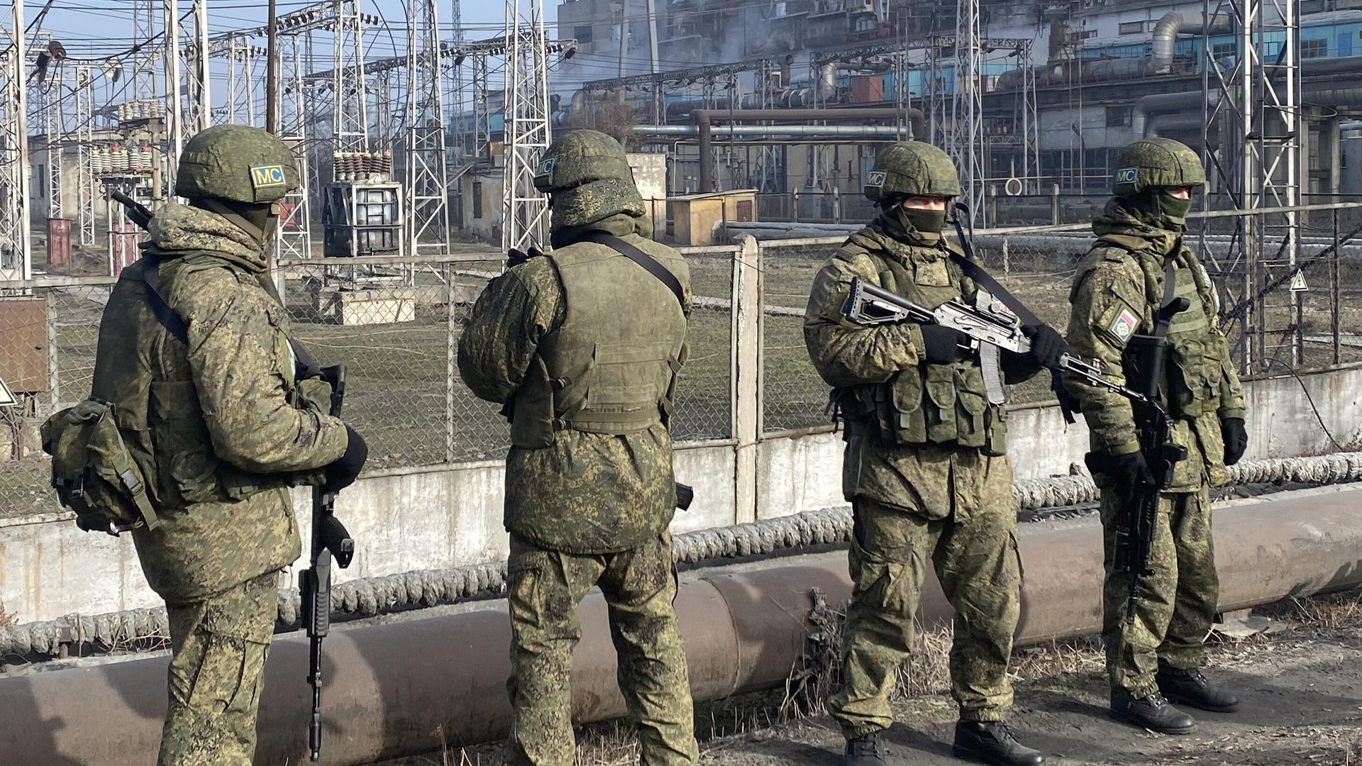 Военнослужащие из состава российского контингента миротворческих сил ОДКБ во время охраны ТЭЦ-3 в Алма-Ате - РИА Новости, 1920, 15.01.2022