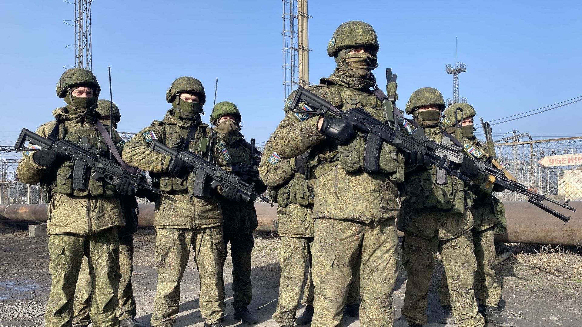 Военнослужащие из состава российского контингента миротворческих сил ОДКБ, охраняющие территорию ТЭЦ-3 в Алма-Ате Военнослужащие из состава российского контингента миротворческих сил ОДКБ, охраняющие территорию ТЭЦ-3 в Алма-Ате - РИА Новости, 1920, 14.01.2022