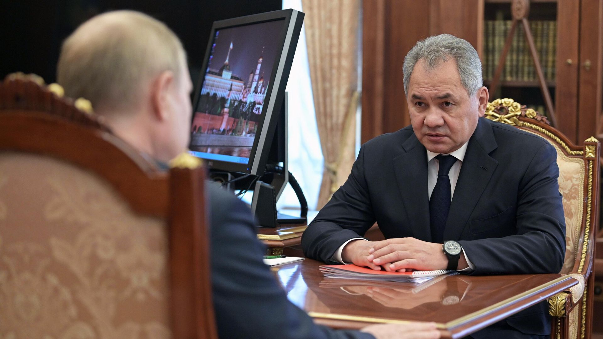 Президент РФ Владимир Путин и министр обороны РФ Сергей Шойгу во время встречи - РИА Новости, 1920, 21.04.2022
