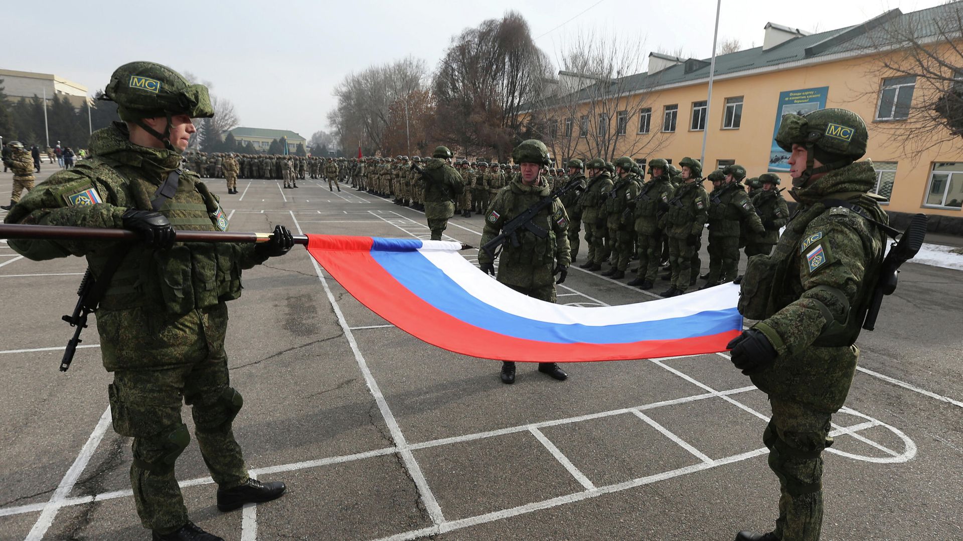 Российские военнослужащие во время церемонии, посвященной выводу миротворческих сил ОДКБ Российские военнослужащие во время церемонии, посвященной выводу миротворческих сил ОДКБ - РИА Новости, 1920, 13.01.2022