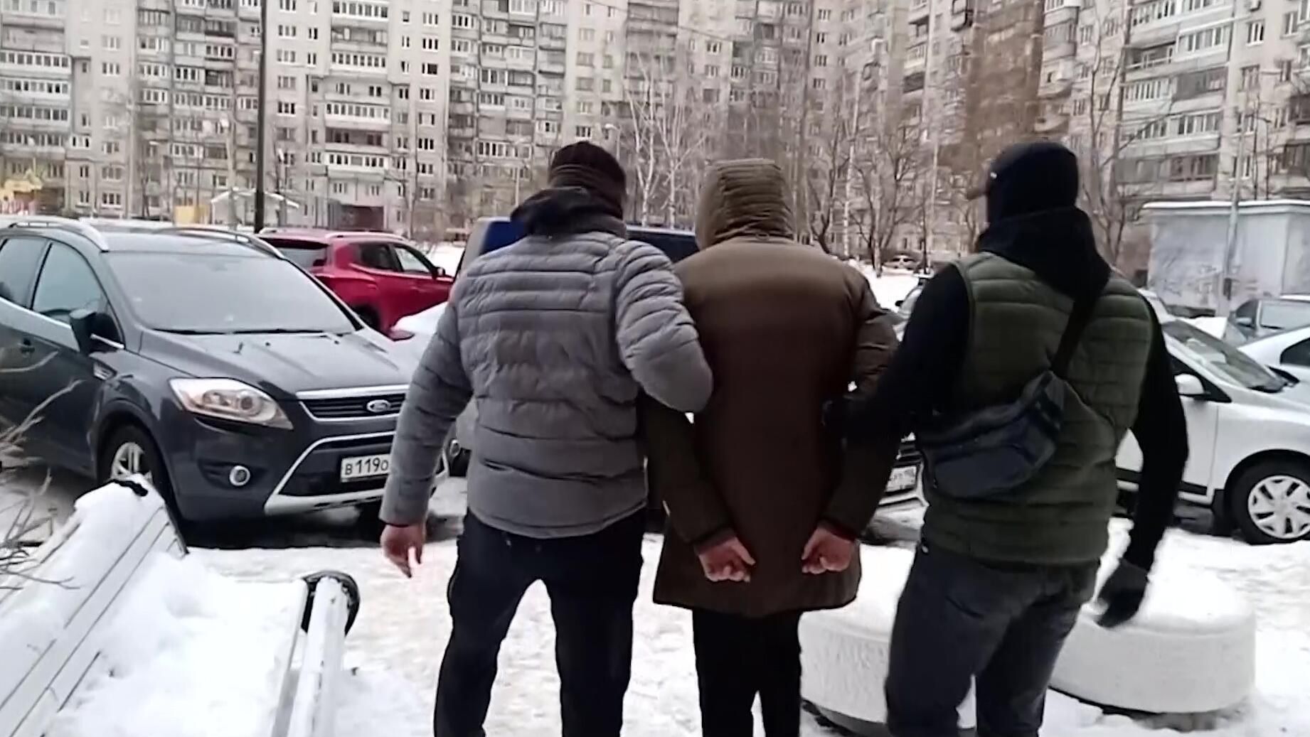 Сотрудники ФСБ задерживают члена организованного преступного сообщества REvil - РИА Новости, 1920, 19.01.2022
