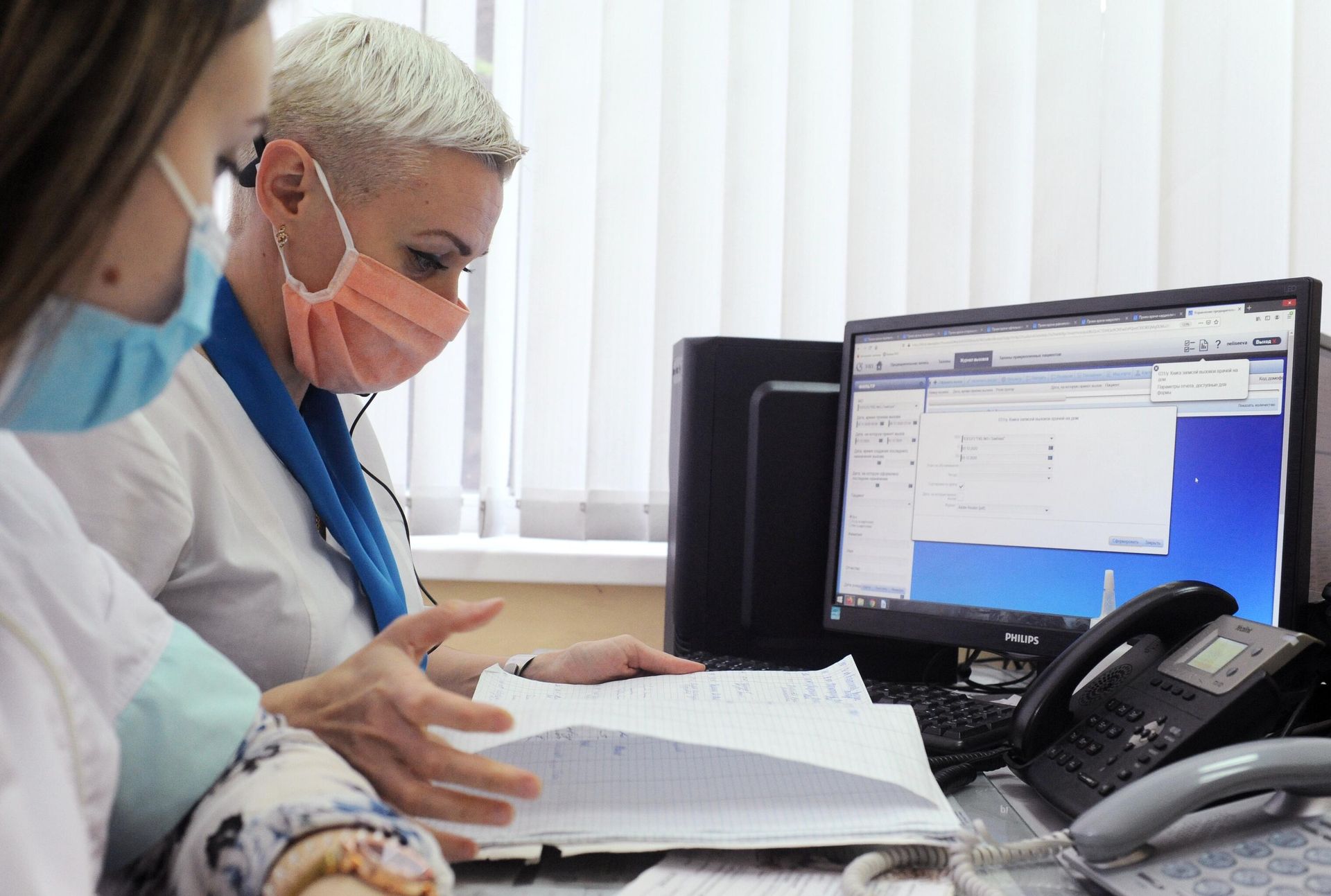 Специалисты медицинского учреждения Специалисты медицинского учреждения - РИА Новости, 1920, 15.01.2022