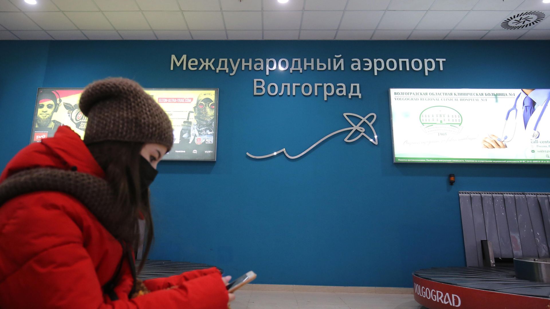 Пассажир в международном аэропорту Волгограда Пассажир в международном аэропорту Волгограда - РИА Новости, 1920, 01.04.2022